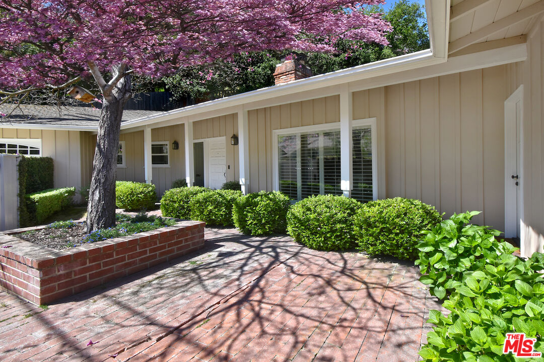 3853 Stone Canyon Ave