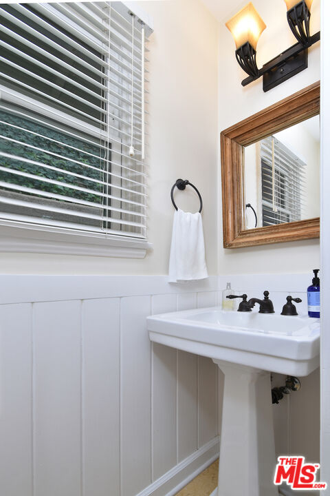 3853 Stone Canyon Ave