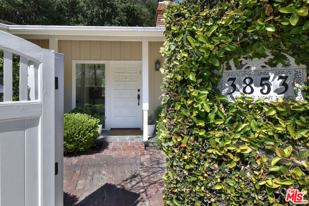 3853 Stone Canyon Ave