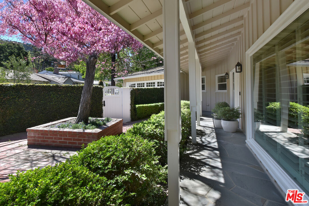 3853 Stone Canyon Ave