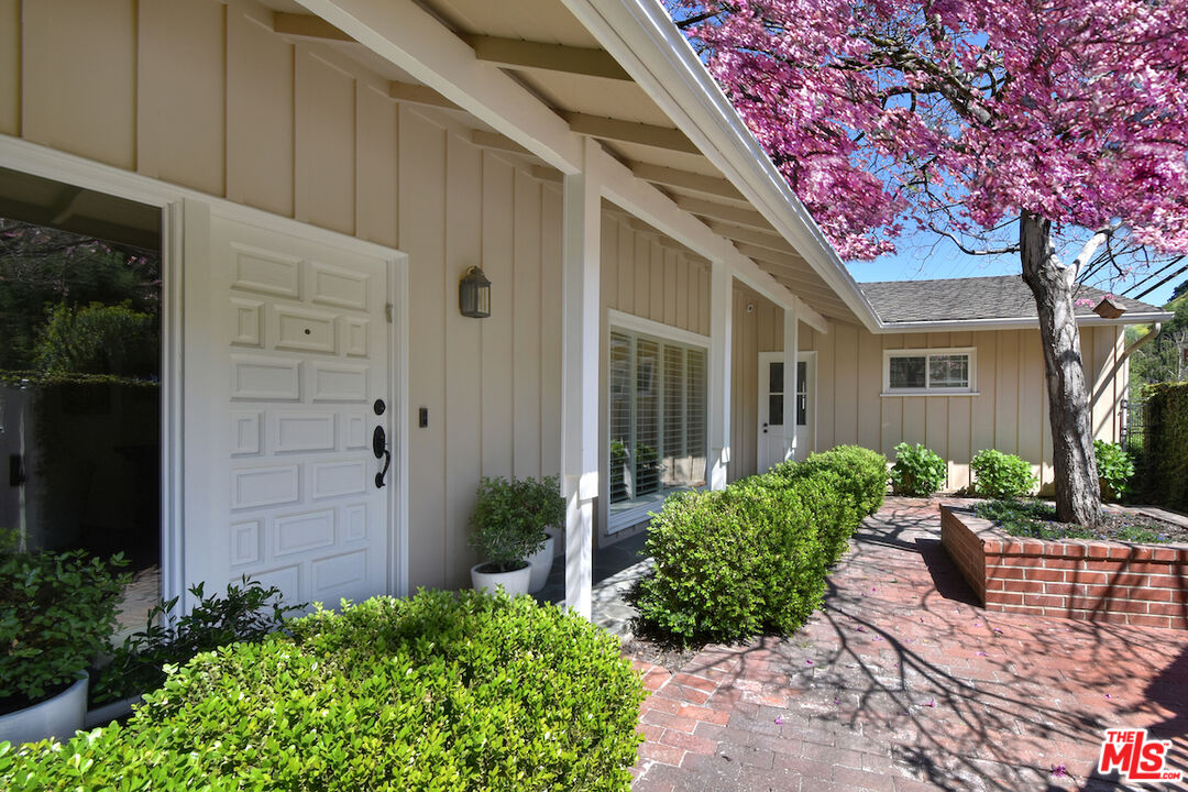 3853 Stone Canyon Ave