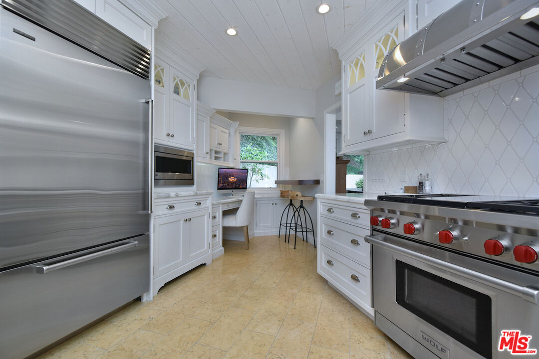 3853 Stone Canyon Ave