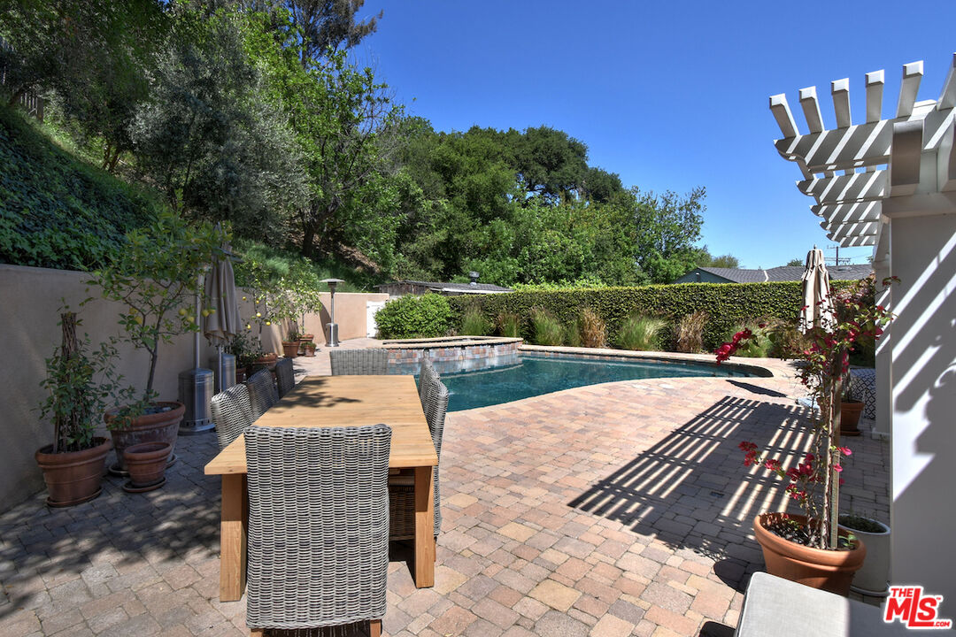 3853 Stone Canyon Ave