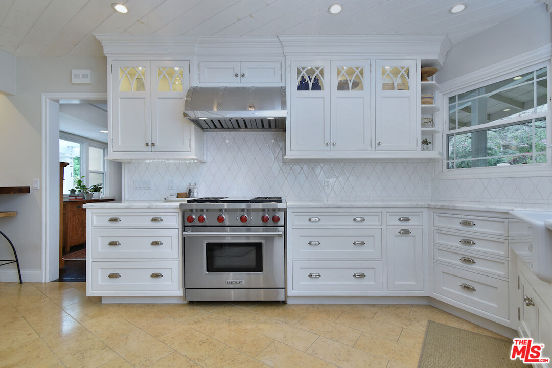 3853 Stone Canyon Ave