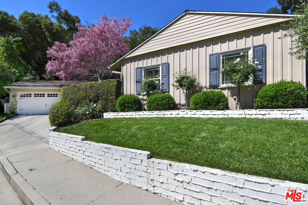 3853 Stone Canyon Ave