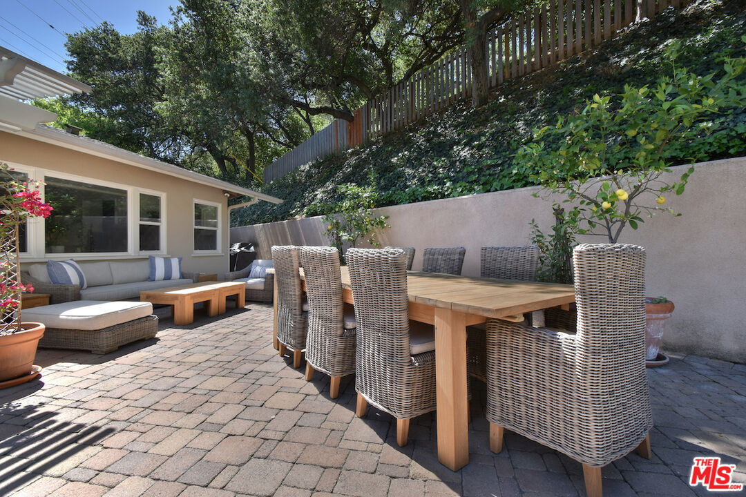 3853 Stone Canyon Ave