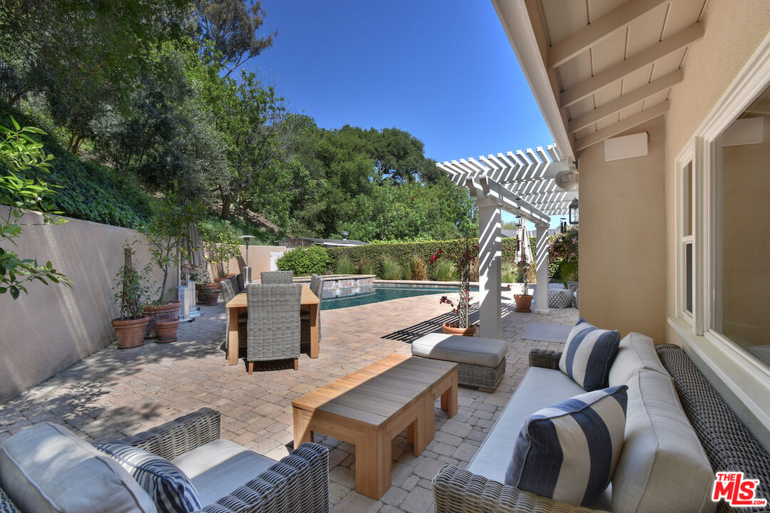 3853 Stone Canyon Ave