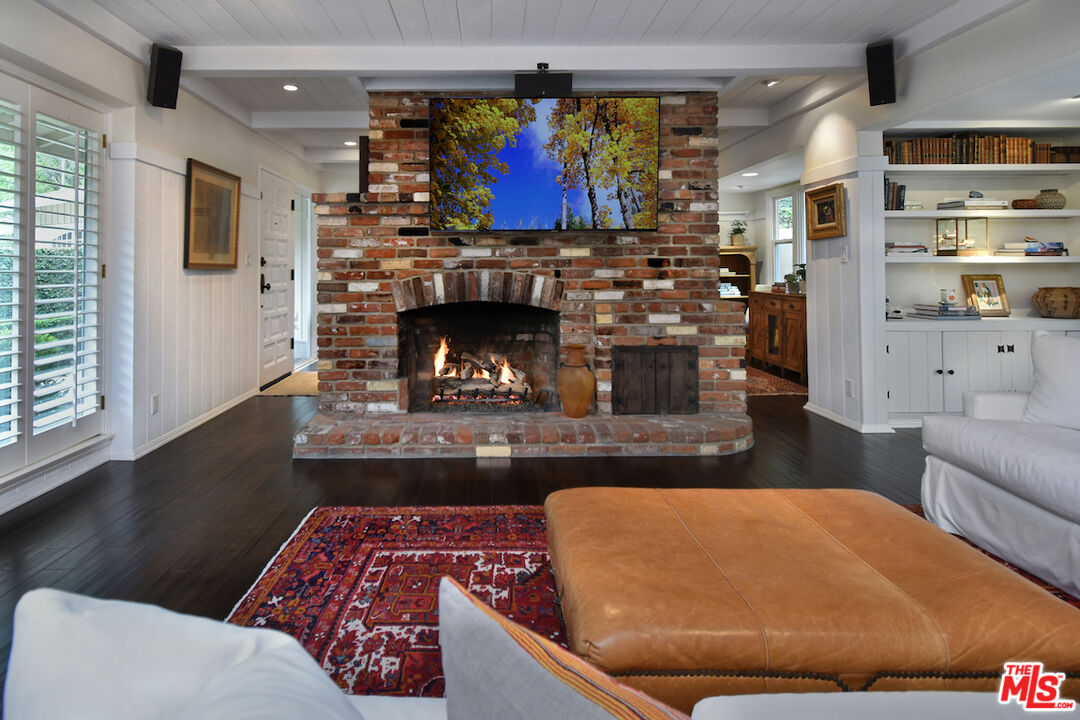 3853 Stone Canyon Ave