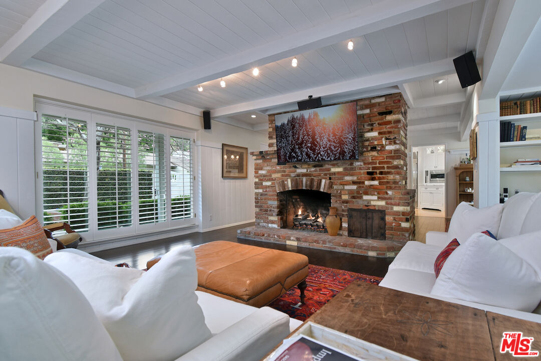 3853 Stone Canyon Ave