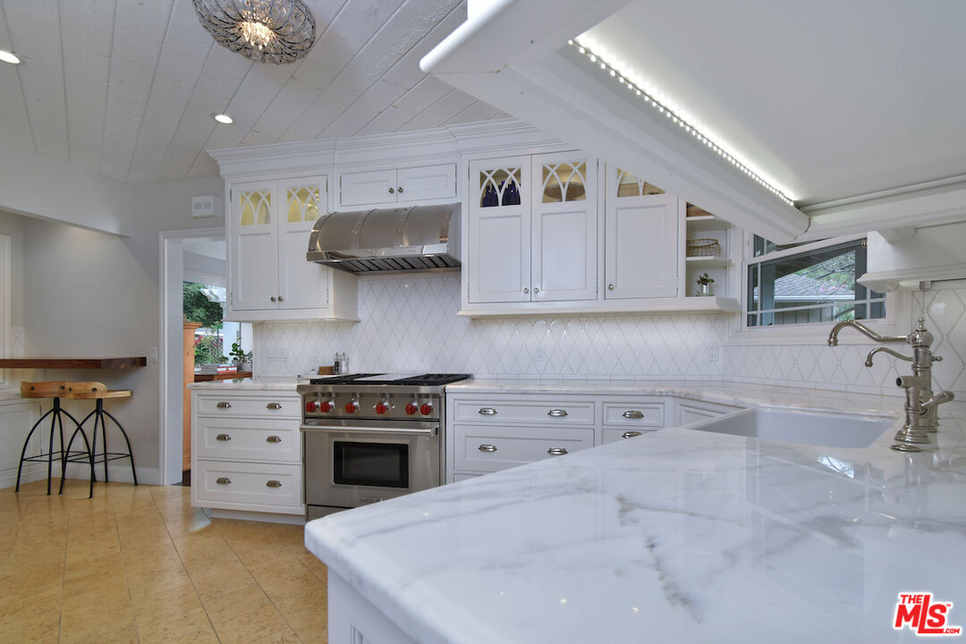 3853 Stone Canyon Ave