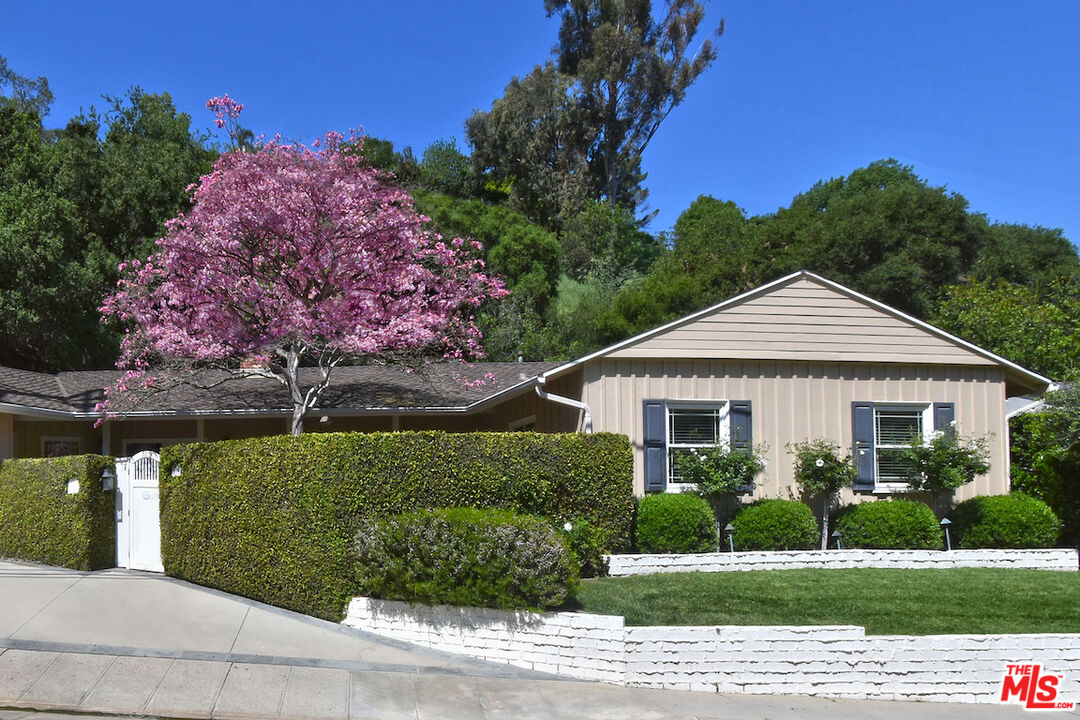 3853 Stone Canyon Ave