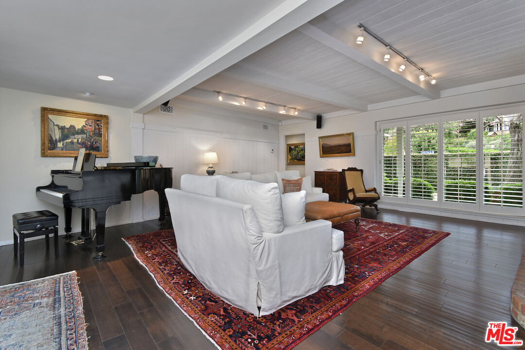 3853 Stone Canyon Ave