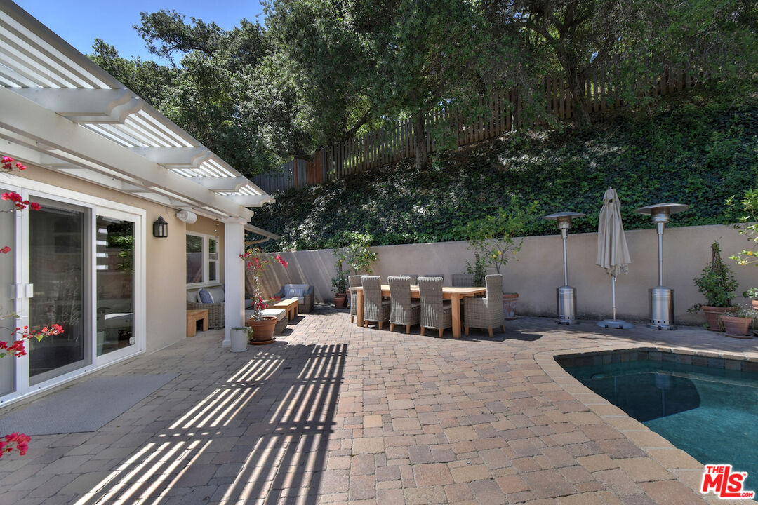 3853 Stone Canyon Ave