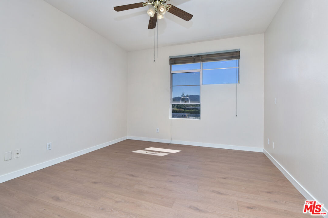 5350 White Oak Ave Unit: 408