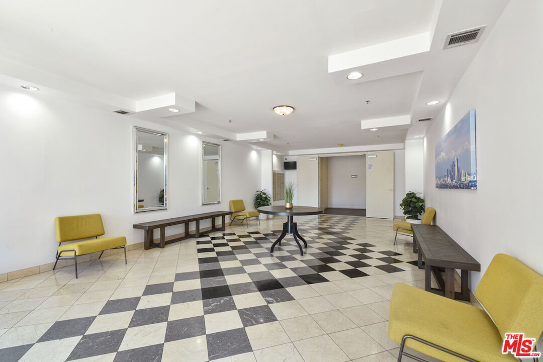 5350 White Oak Ave Unit: 408
