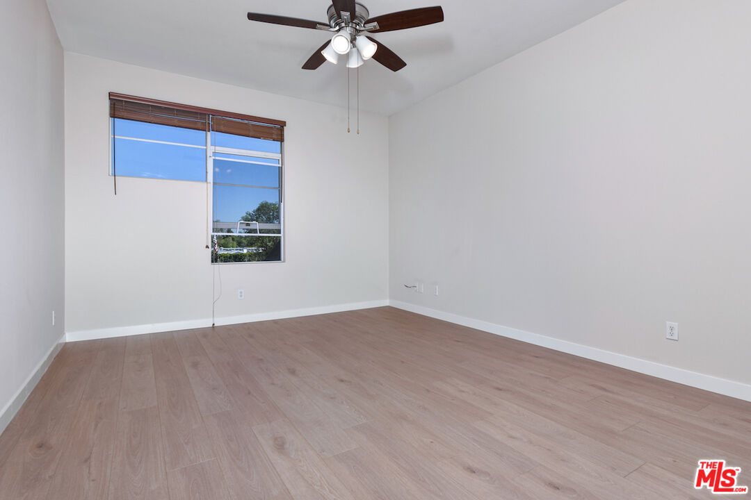 5350 White Oak Ave Unit: 408