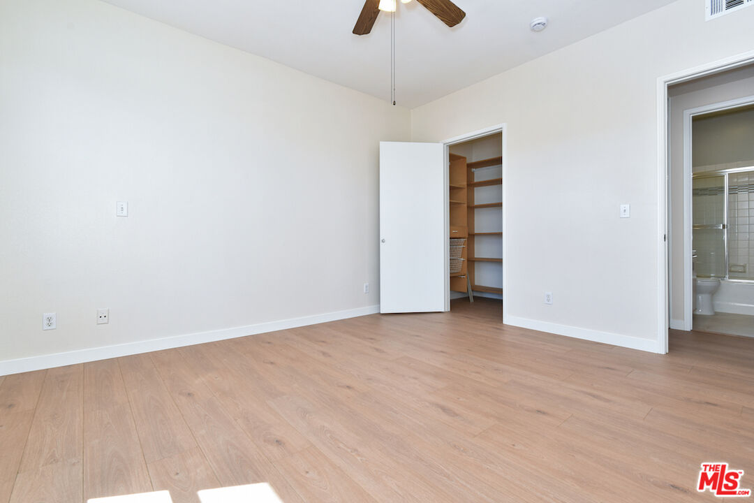 5350 White Oak Ave Unit: 408