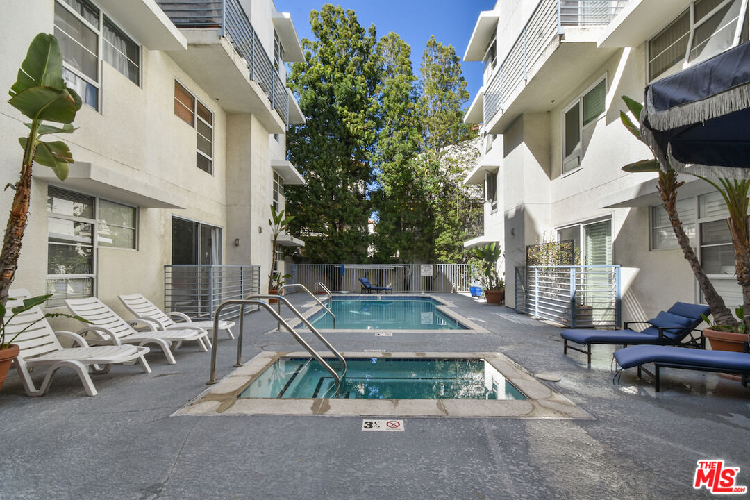 5350 White Oak Ave Unit: 408