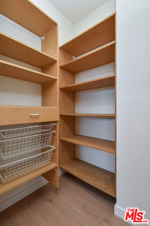 5350 White Oak Ave Unit: 408