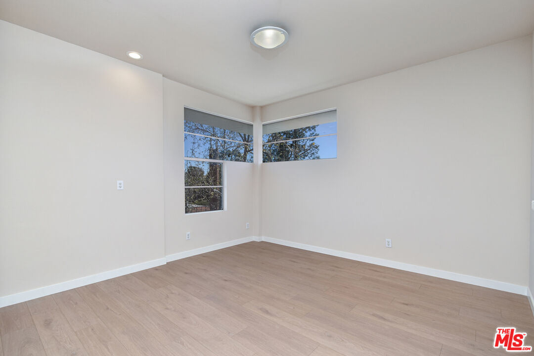 5350 White Oak Ave Unit: 408