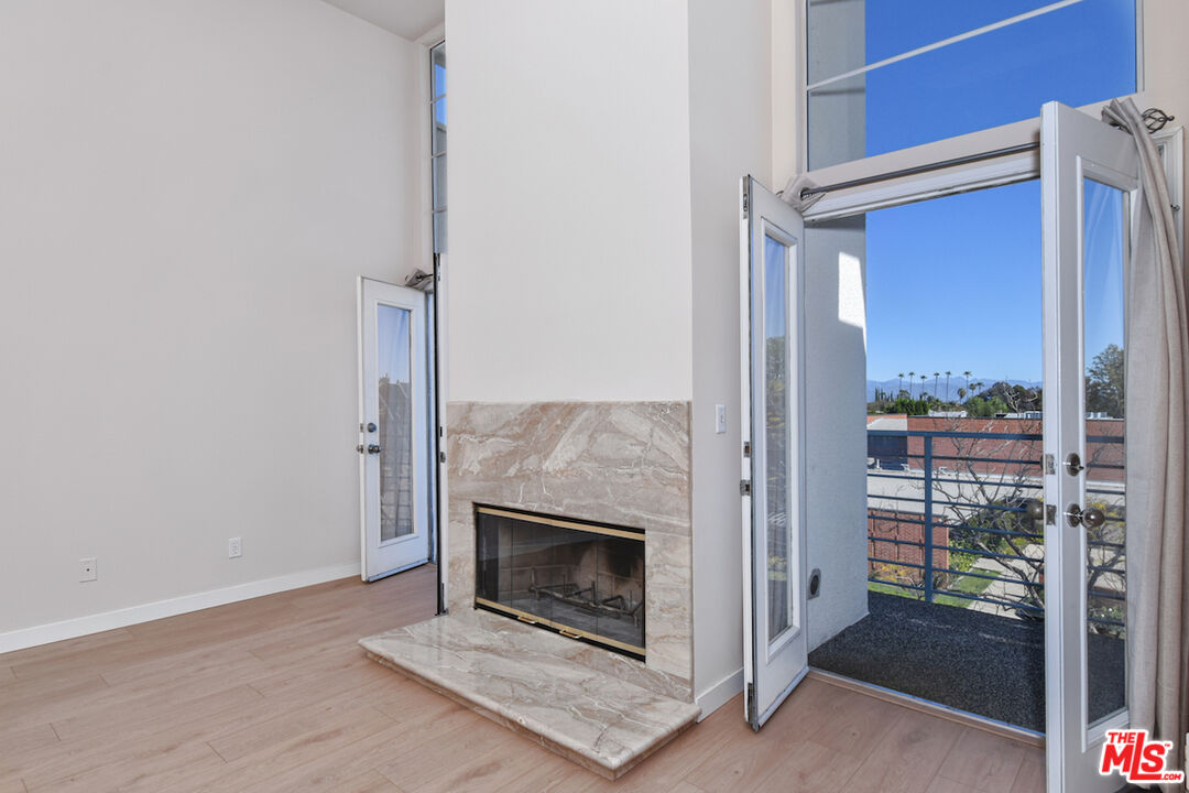 5350 White Oak Ave Unit: 408
