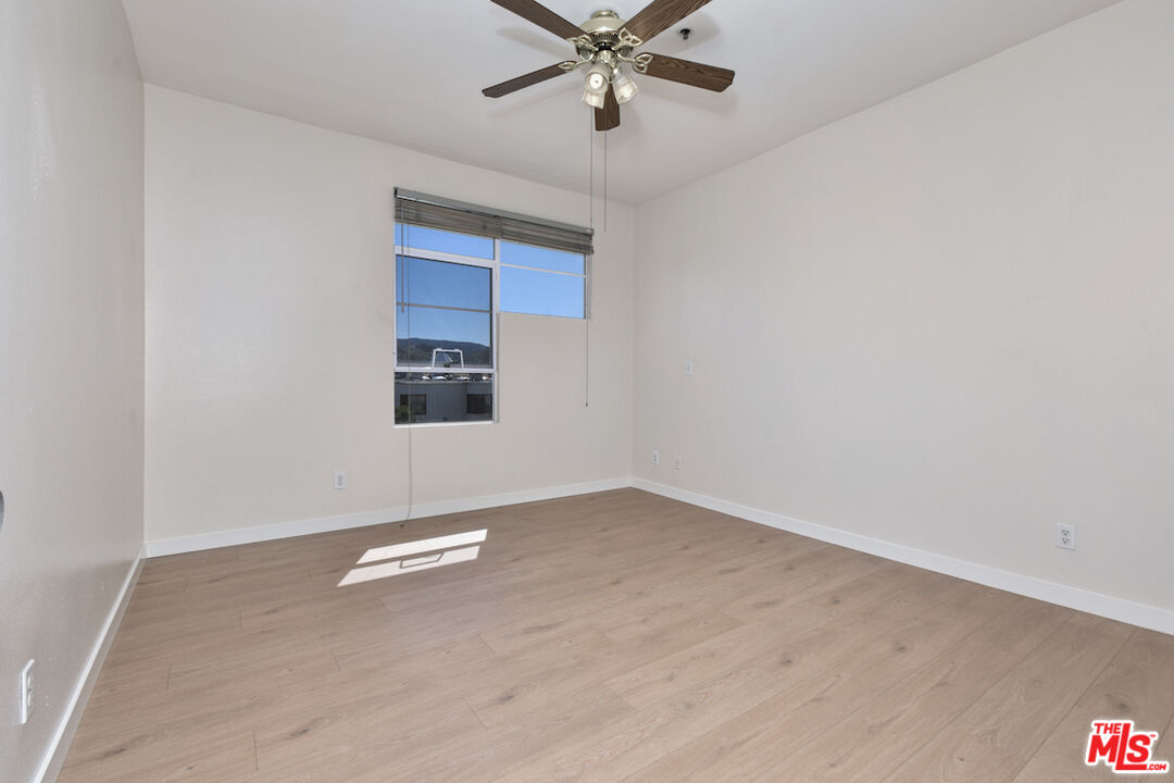 5350 White Oak Ave Unit: 408