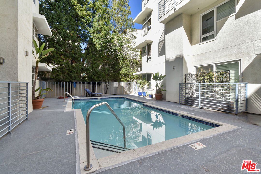 5350 White Oak Ave Unit: 408