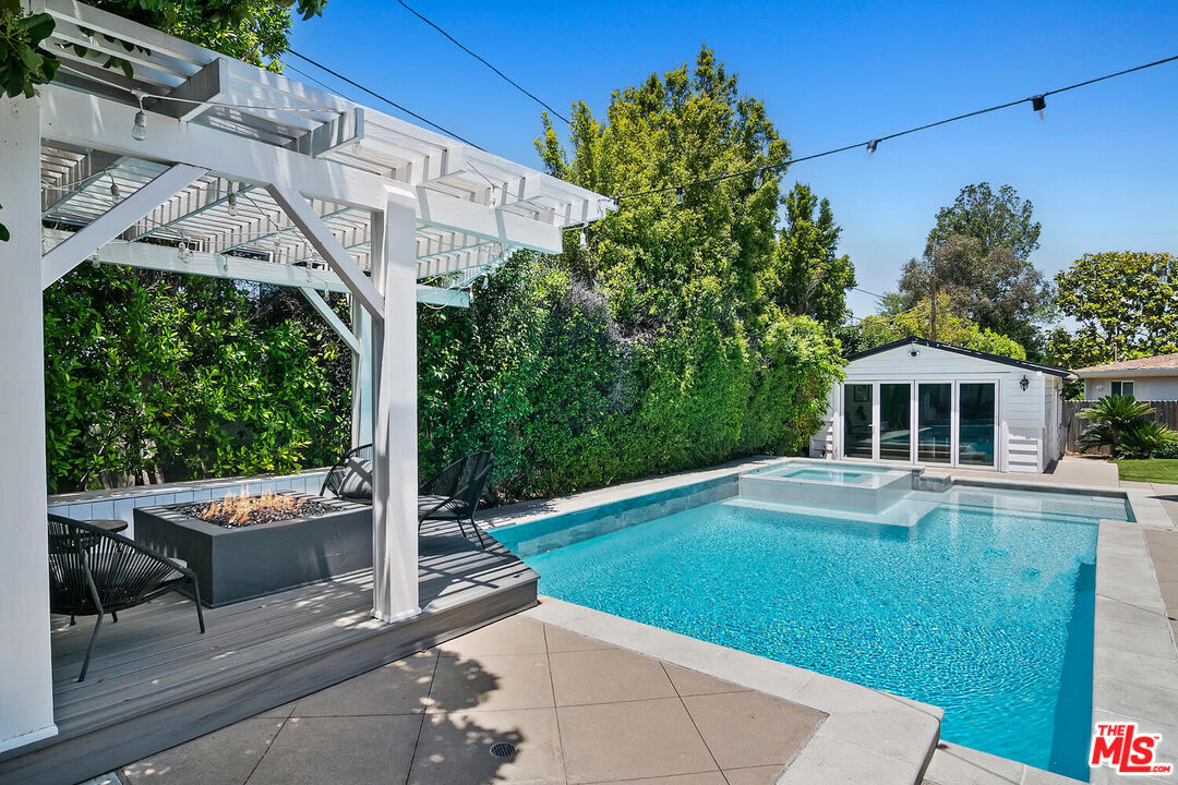 4909 Encino Ter