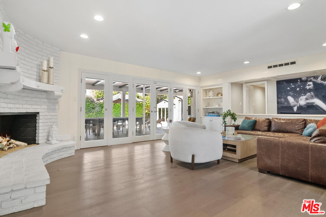 4909 Encino Ter