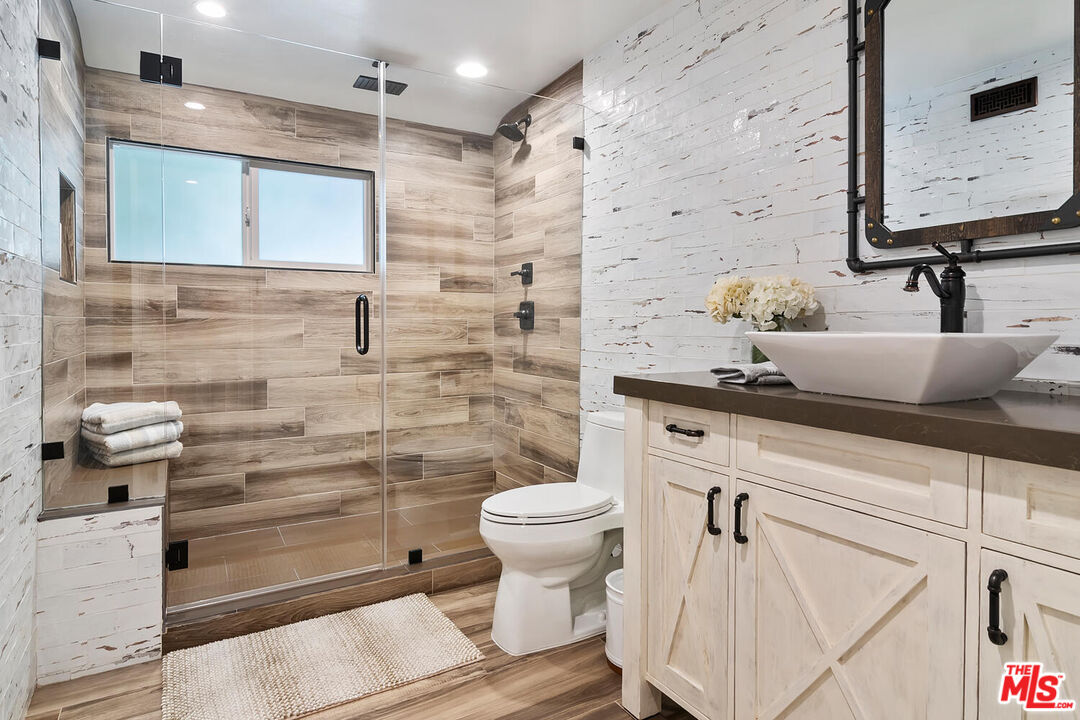 4909 Encino Ter