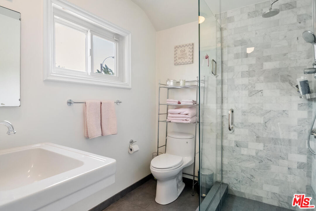 4909 Encino Ter