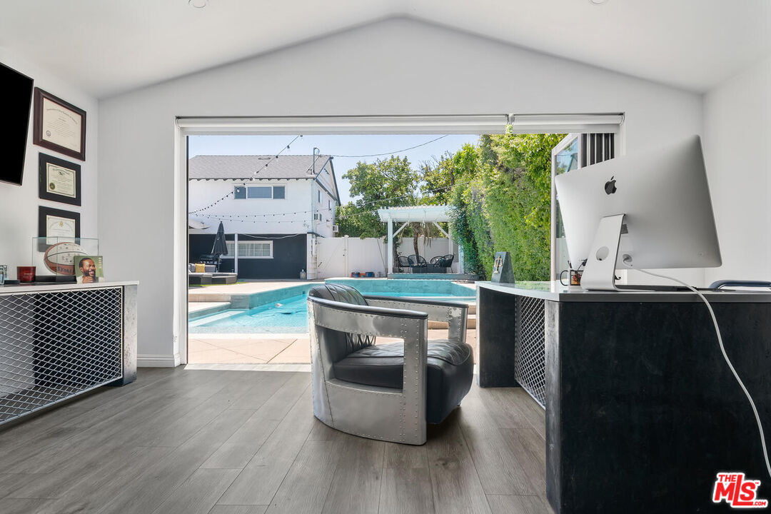 4909 Encino Ter