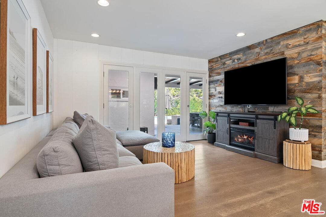 4909 Encino Ter