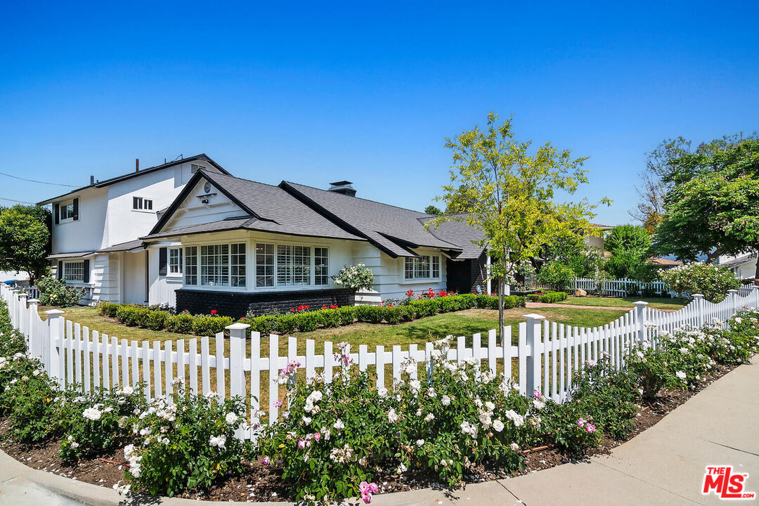 4909 Encino Ter