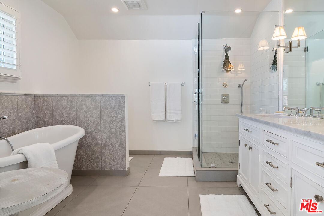 4909 Encino Ter