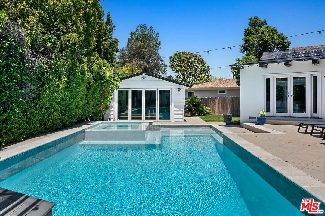 4909 Encino Ter