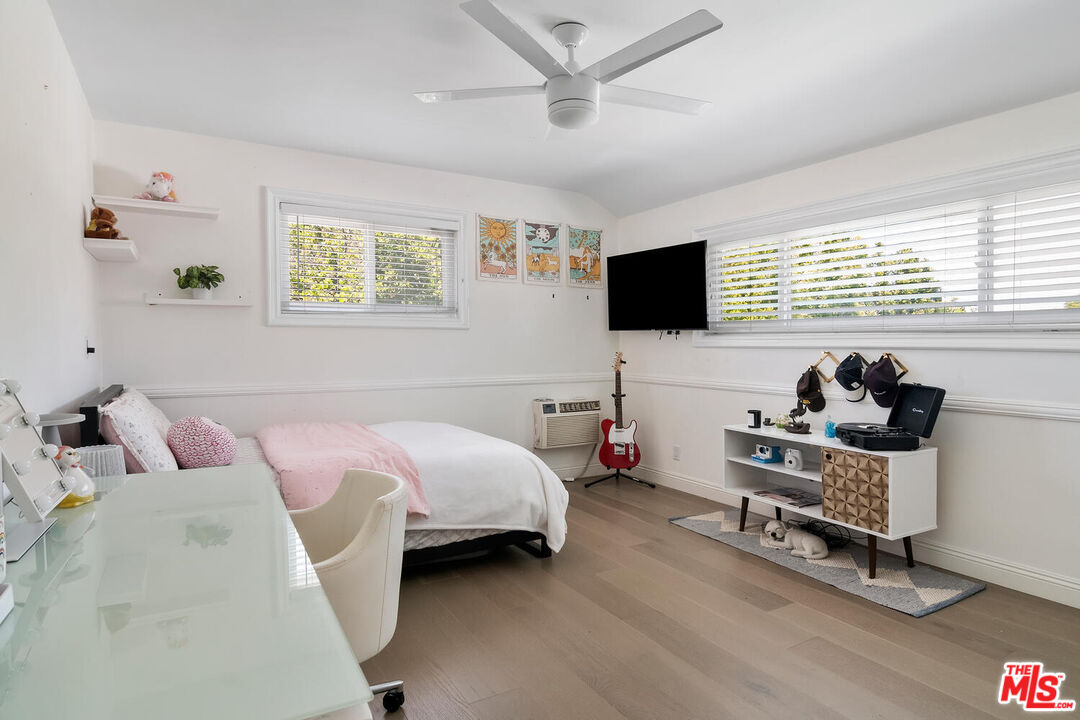 4909 Encino Ter