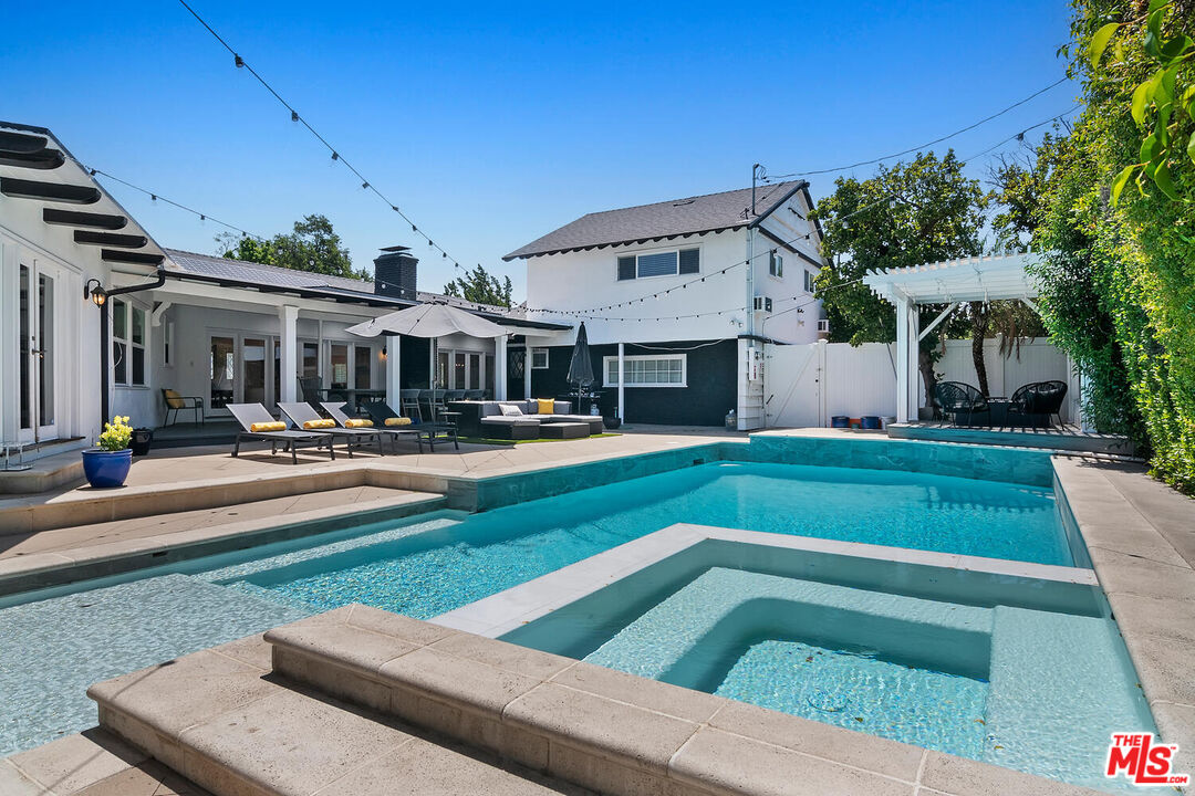 4909 Encino Ter
