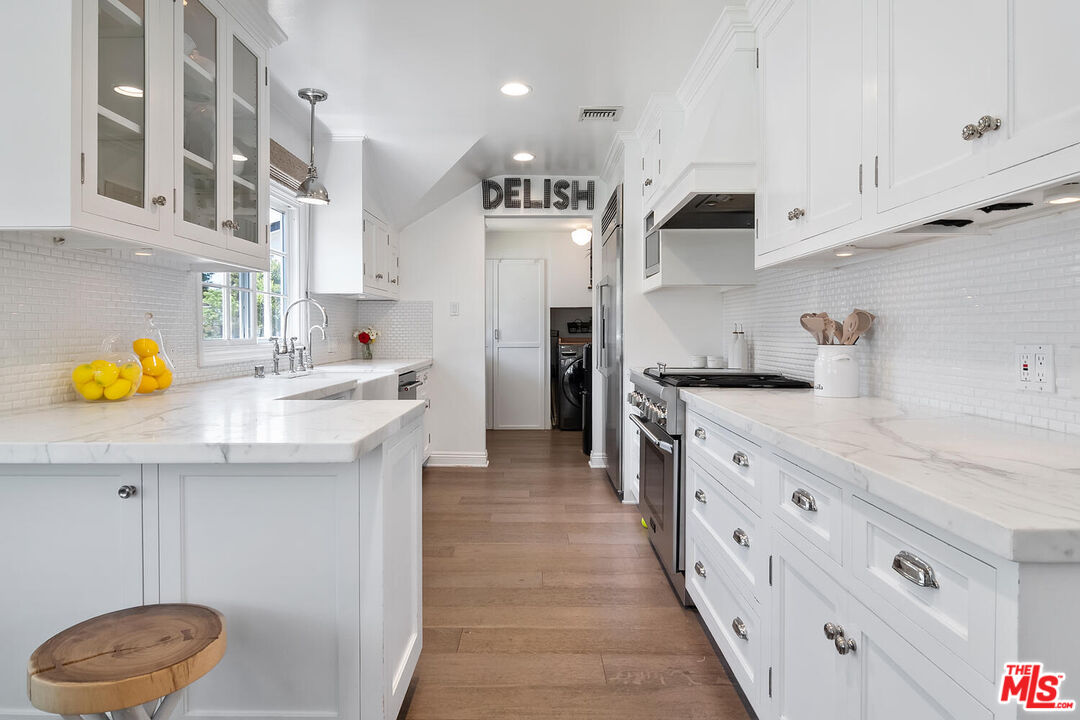 4909 Encino Ter