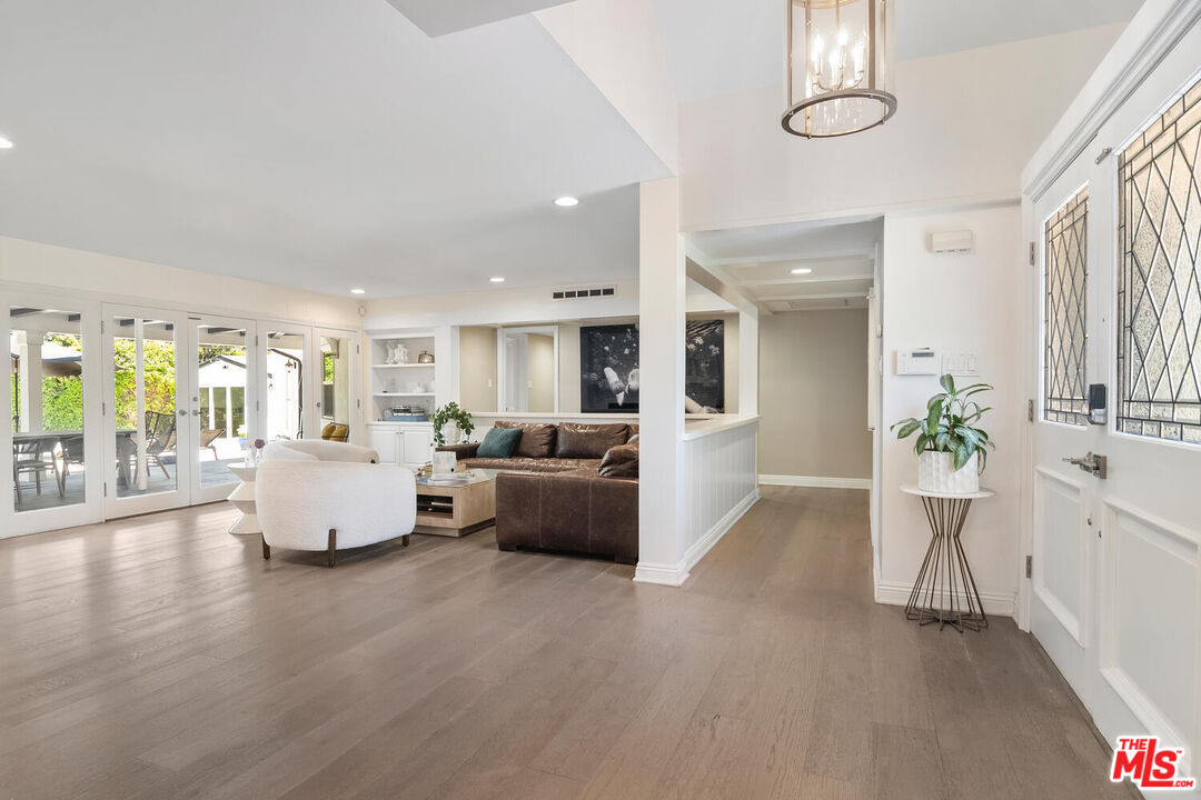 4909 Encino Ter