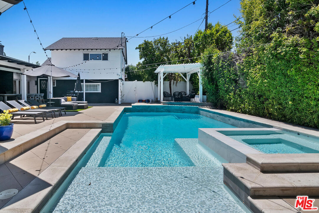 4909 Encino Ter