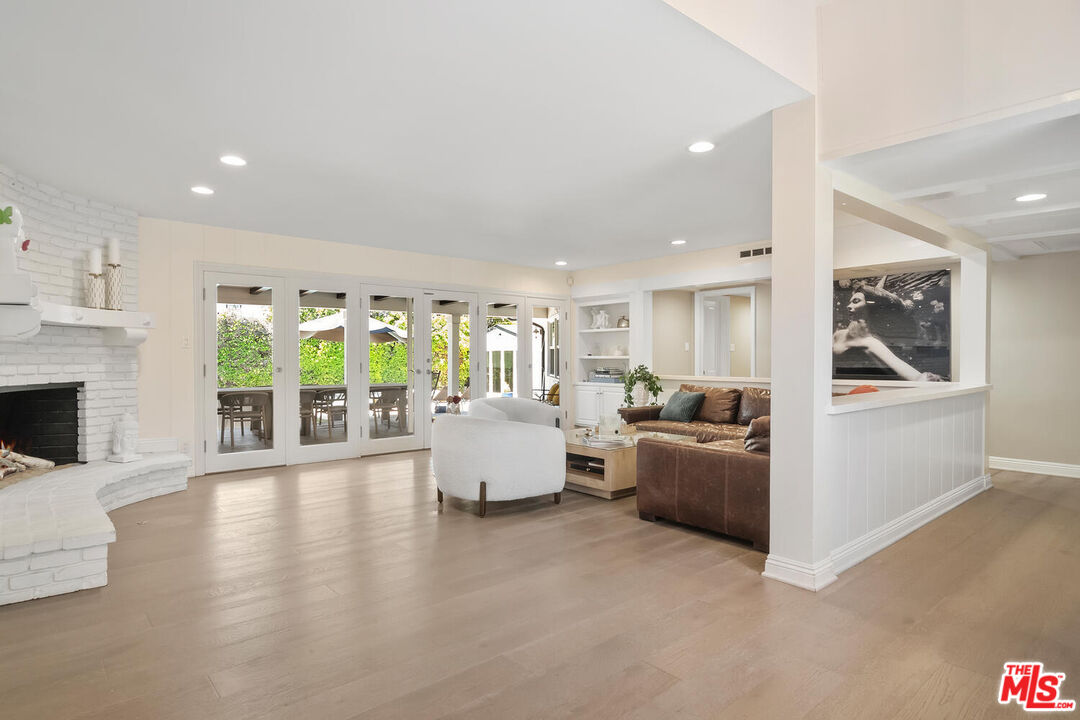 4909 Encino Ter