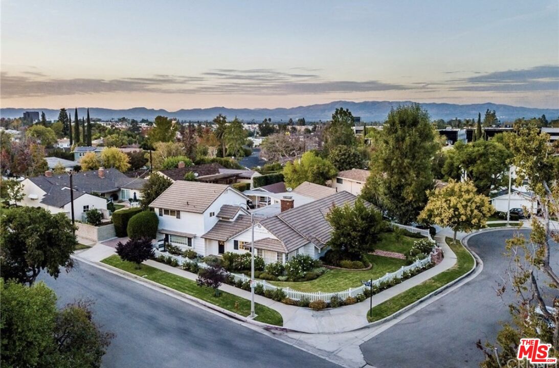 4909 Encino Ter