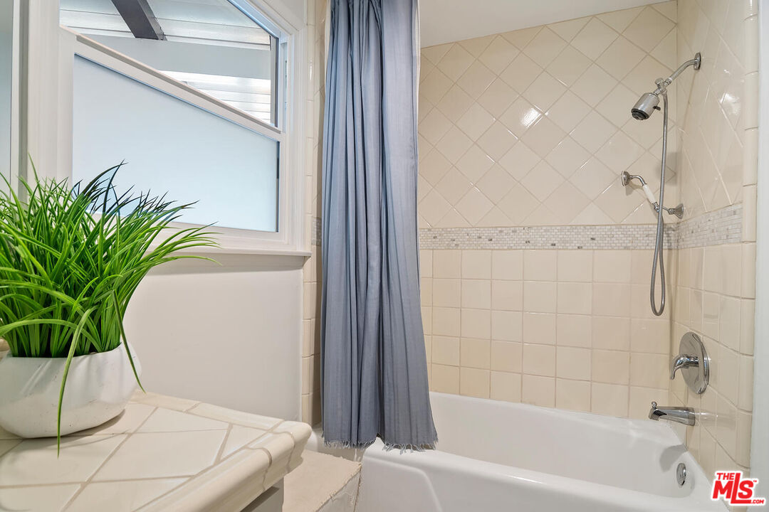 4909 Encino Ter