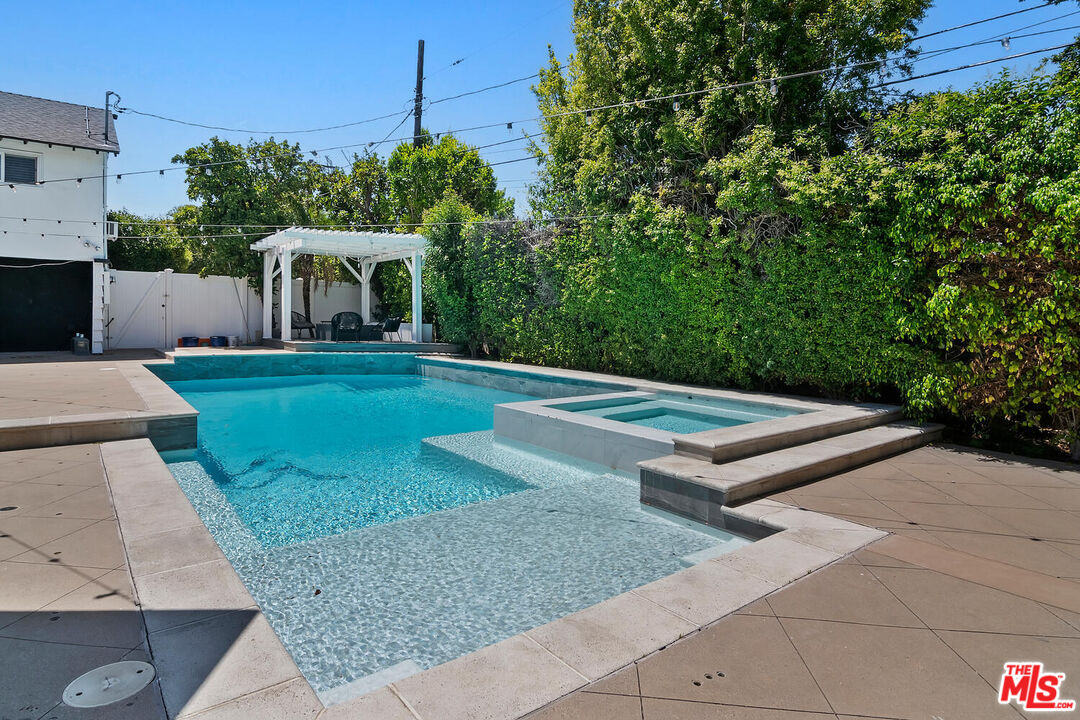 4909 Encino Ter