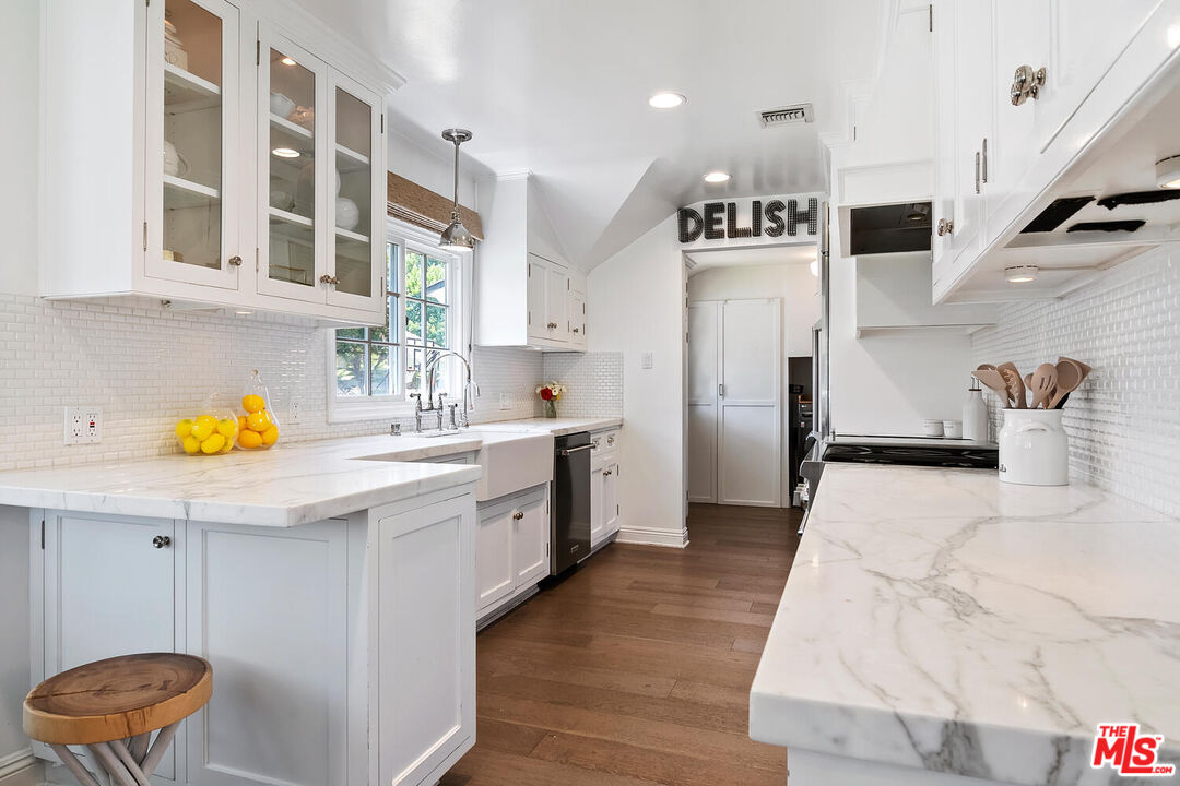 4909 Encino Ter