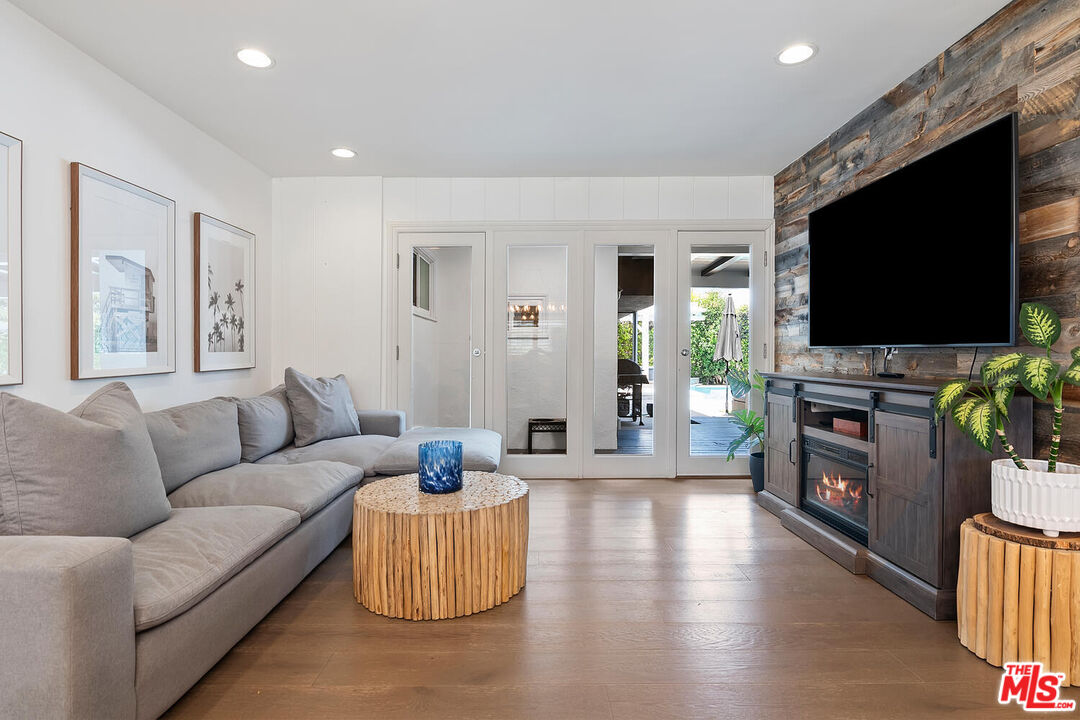 4909 Encino Ter