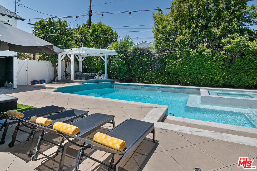 4909 Encino Ter