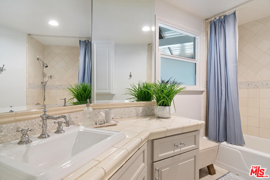 4909 Encino Ter