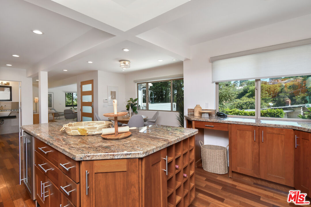 3471 Woodcliff Rd